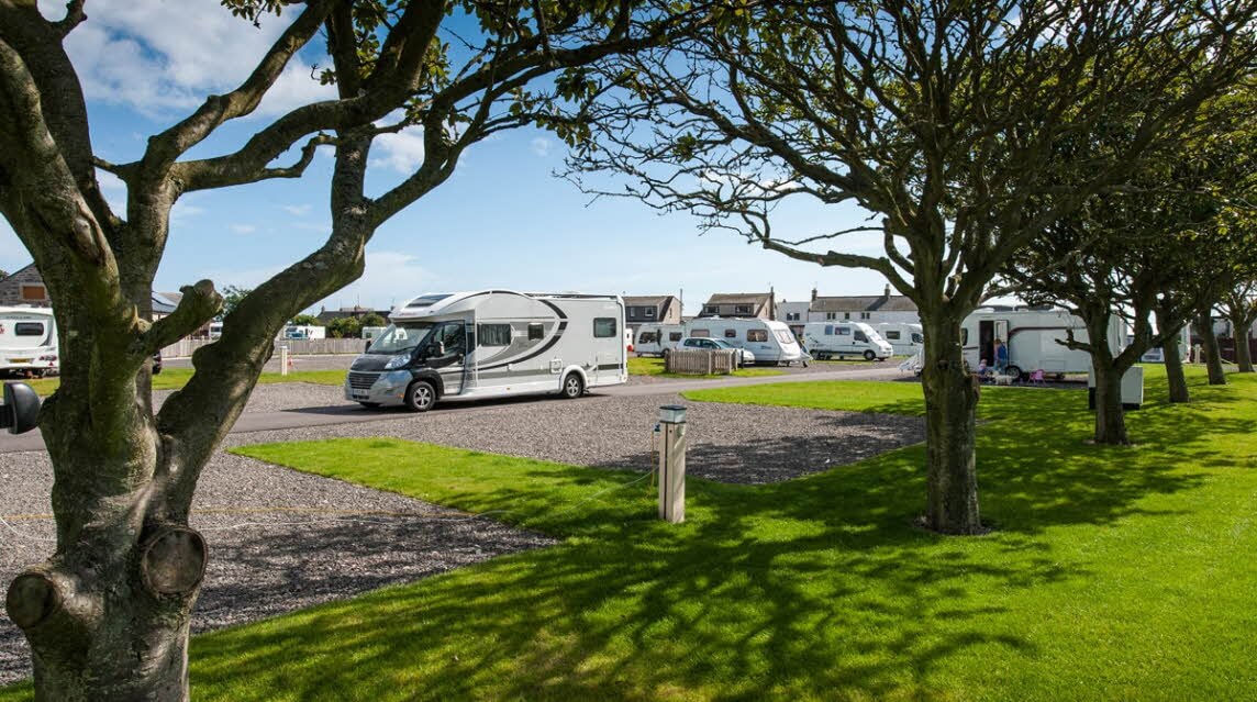 Camping Stonehaven Queen Elizabeth con parcelas para caravanas y autocaravanas.